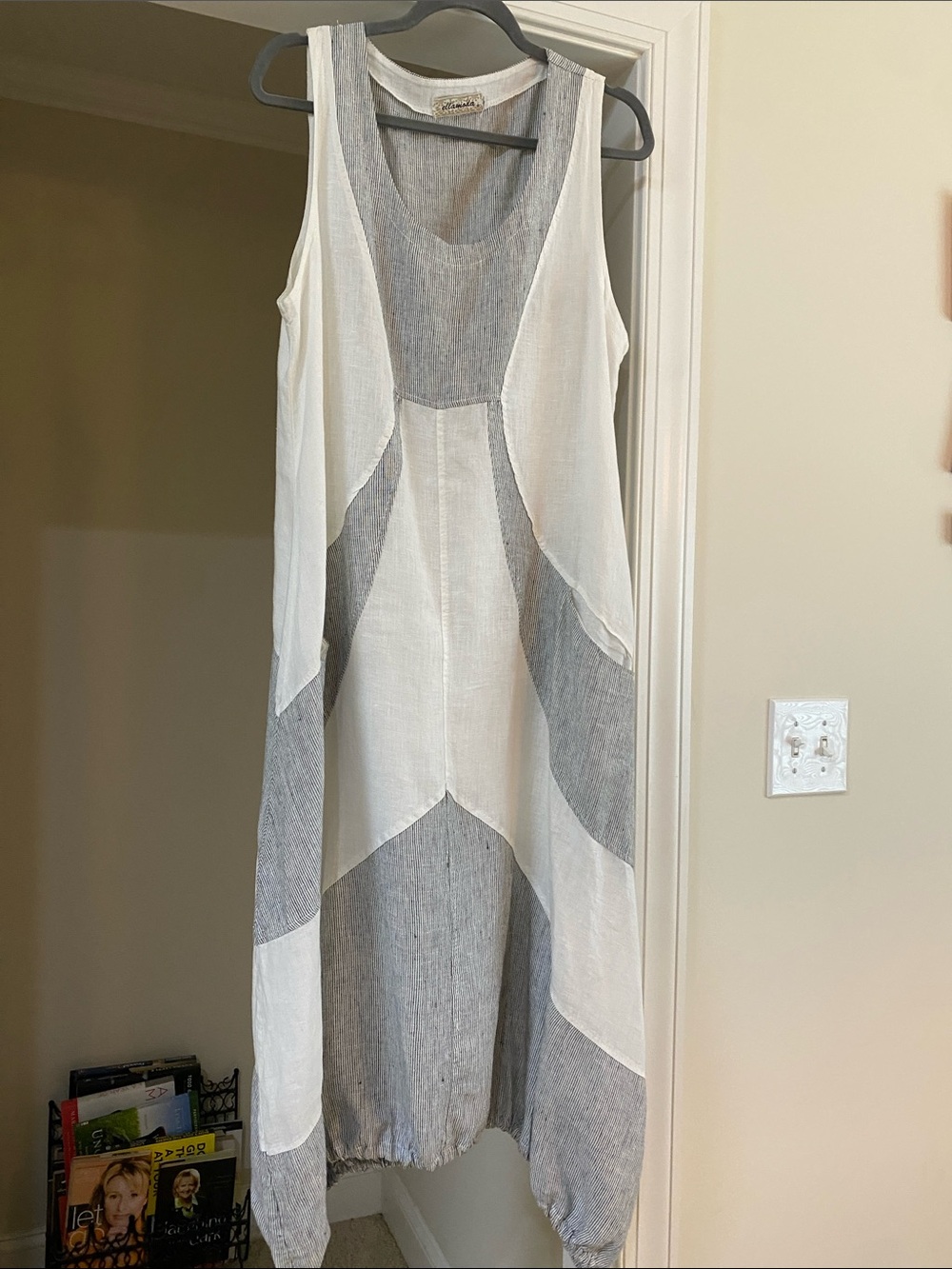 Ella Moda Lightweight Beautiful White & Gray Maxi Dress w/Tulip Hem & Pockets